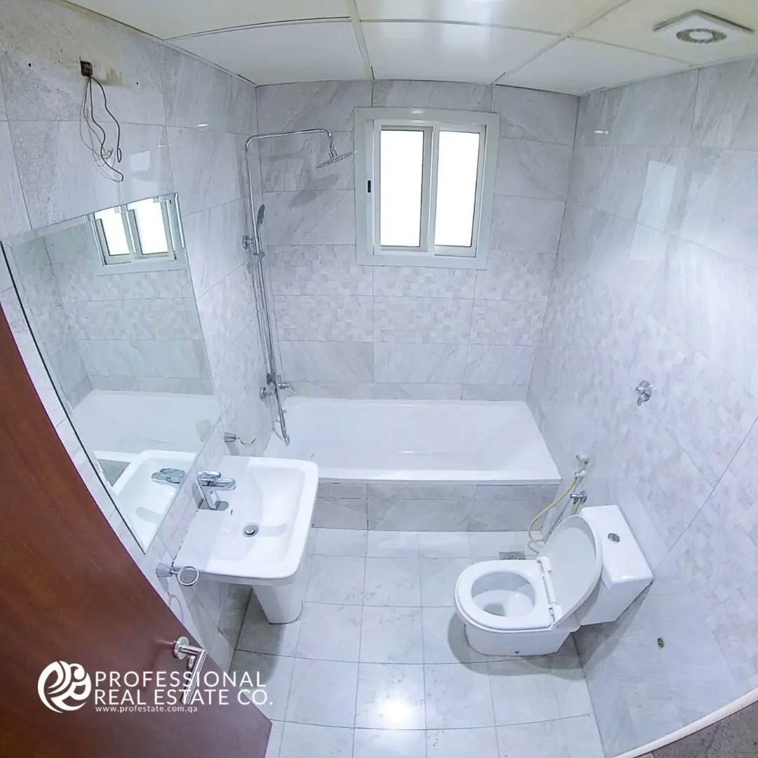 Modern Bathroom in Unfurnished 2 BHK Apartment in Muntazah