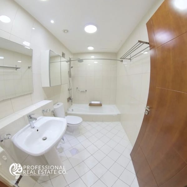 Spacious Luxury Bathroom with Shower and Tub in Semi-Furnished 3 BHK Compound Villa in West Bay Lagoon