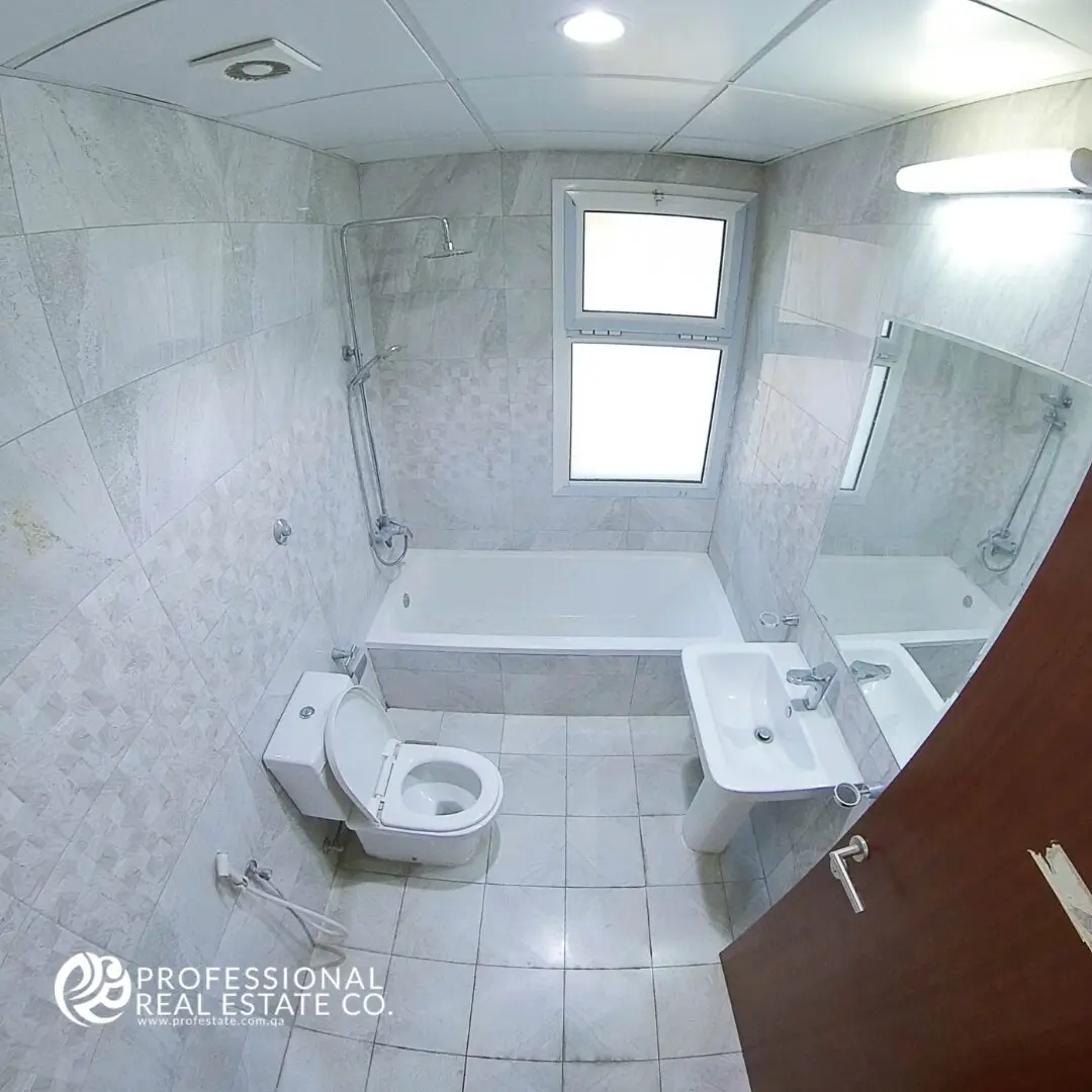 Spacious Bathroom 2 in Unfurnished 3 BHK Apartment in Muntazah