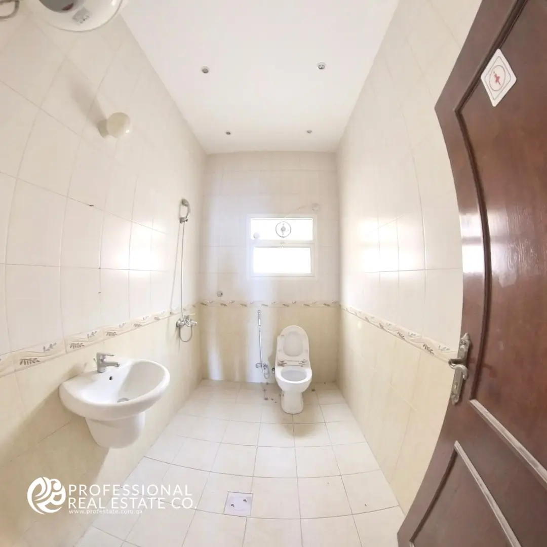 Modern bathroom in the 5 BHK standalone villa in Markhiya.