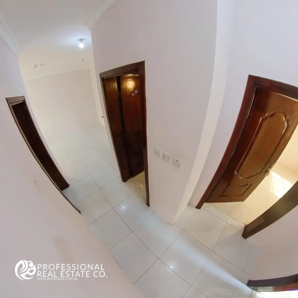 Bright and welcoming hallway in unfurnished 2 BHK apartment for rent in Bin Omran, Doha – Access to all key areas