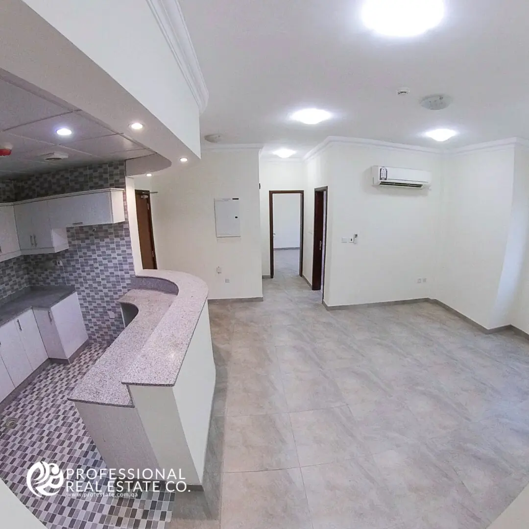 Spacious Hallway in Unfurnished 3 BHK Apartment in Muntazah