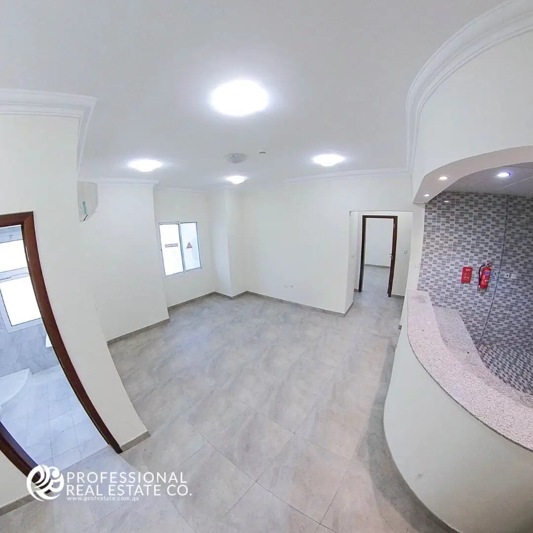 Spacious Hallway in Unfurnished 3 BHK Apartment in Muntazah