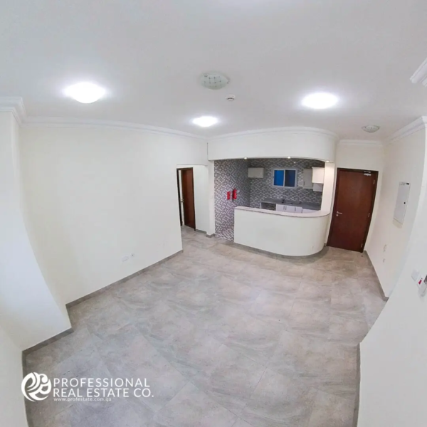 Bright and Spacious Living Room in Unfurnished 3 BHK Apartment in Muntazah