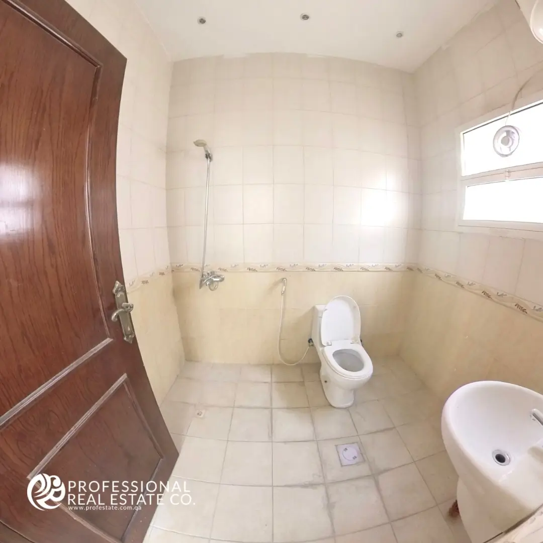 Modern bathroom in the 5 BHK standalone villa in Markhiya.