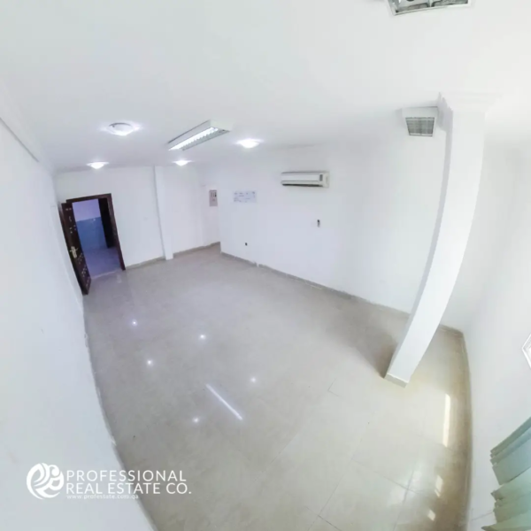 Unfurnished second office room in 2-room office space in Al Rayyan – Ideal for teams or private offices