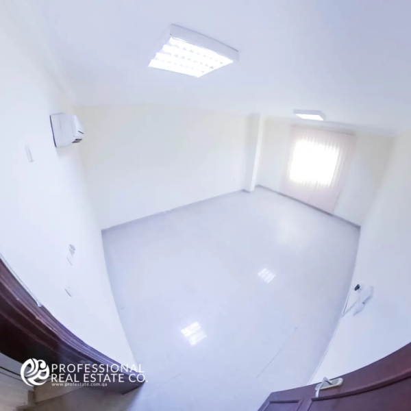 Second office room view in 2-room office space in Al Rayyan – Versatile with plenty of room for office setup