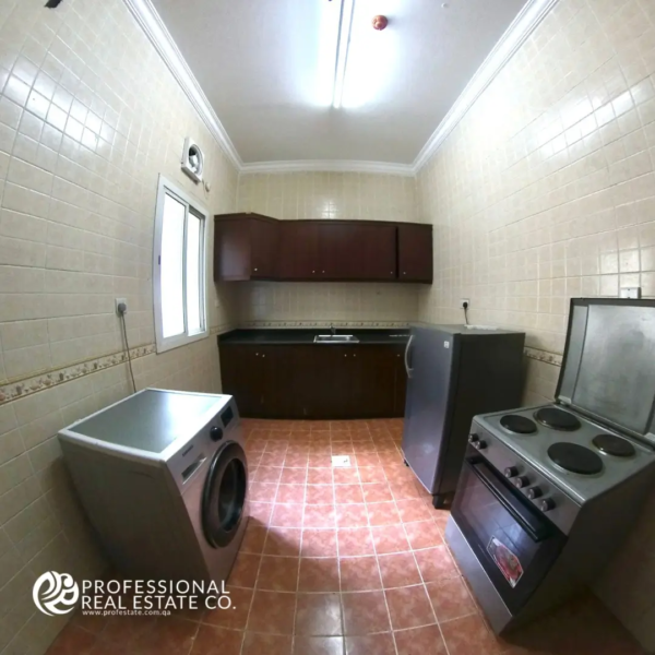 Well-equipped kitchen with modern appliances in the fully furnished studio apartment.