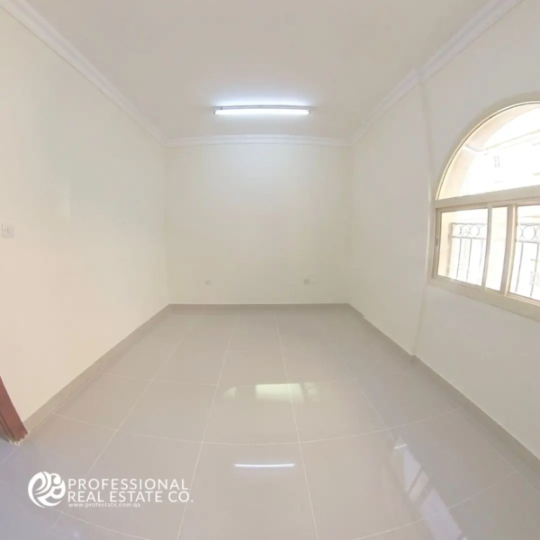 Spacious bedroom in an unfurnished 2 BHK apartment in Doha Jadeed, near New Doha Complex.