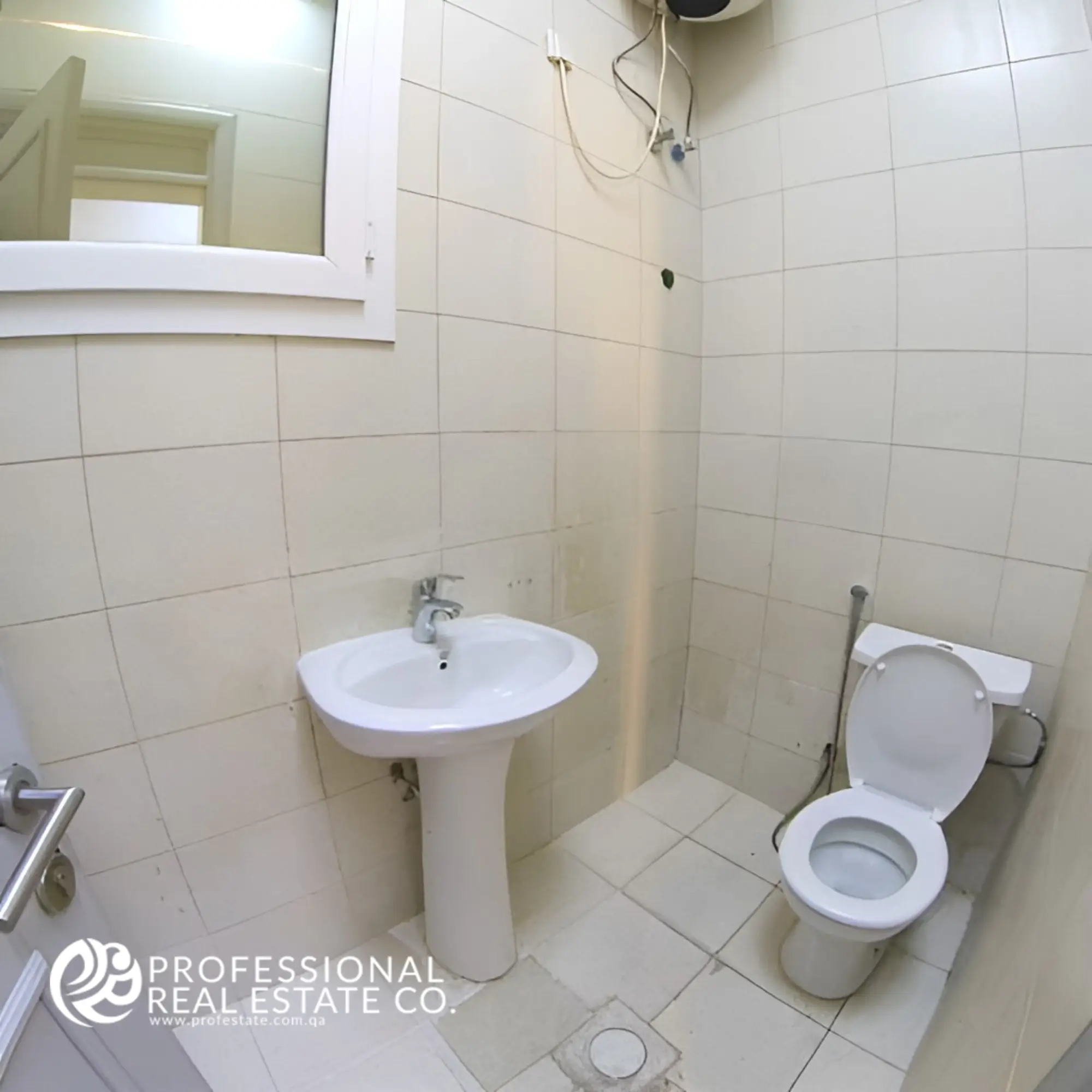 Modern toilet room in Unfurnished 6 BHK Standalone Villa in Umm Lekhba – Clean, functional space with customization potential.