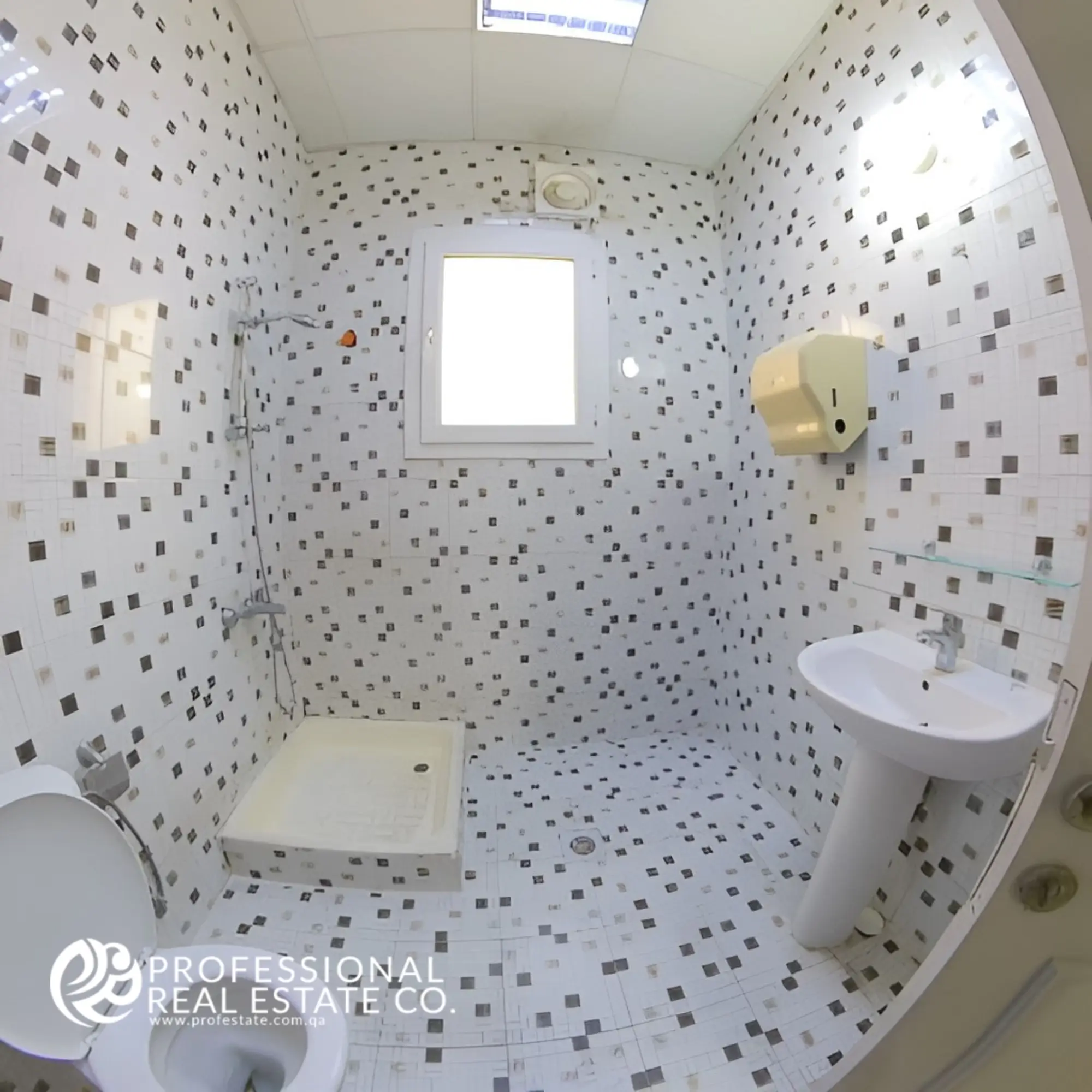 Modern Bathroom 4 in Unfurnished 6 BHK Standalone Villa in Umm Lekhba - Stylish and Spacious with Premium Fixtures