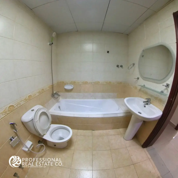 Modern bathroom with bathtub in unfurnished 2 BHK apartment for rent in Bin Mahmoud