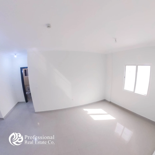 Alternate view of living room with tiled flooring and natural light in 1 BHK apartment in Umm Ghuwailina, Doha